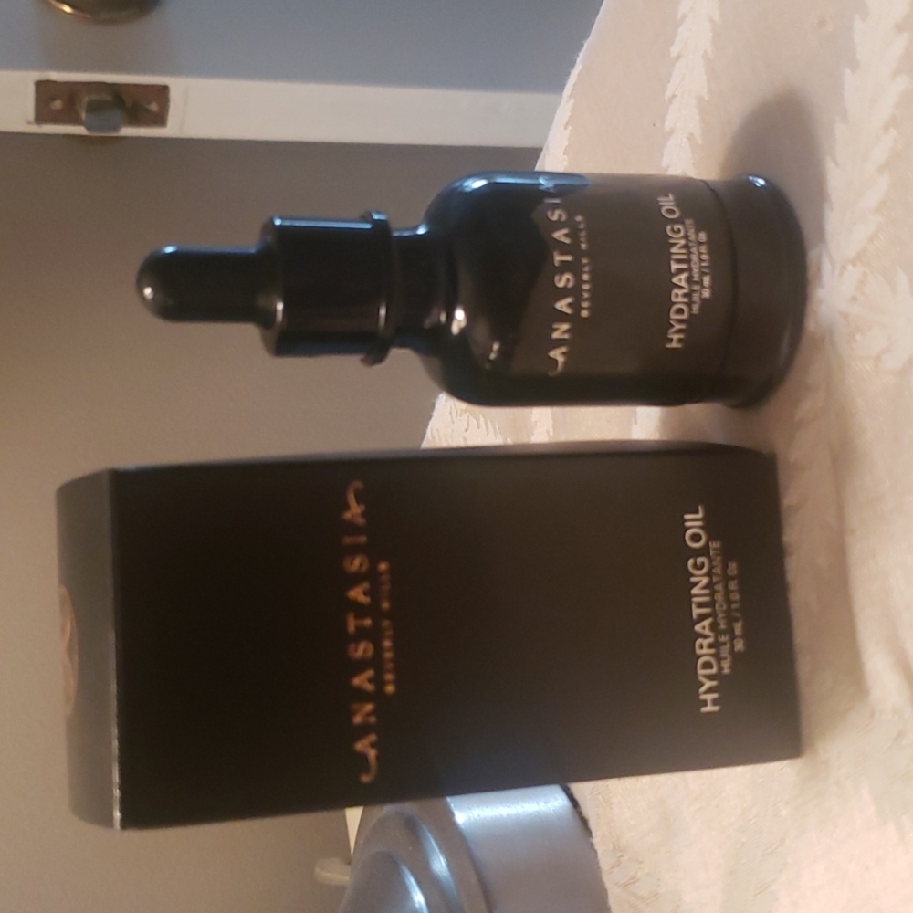 New Anastasia Beverly Hills hydrating face oil